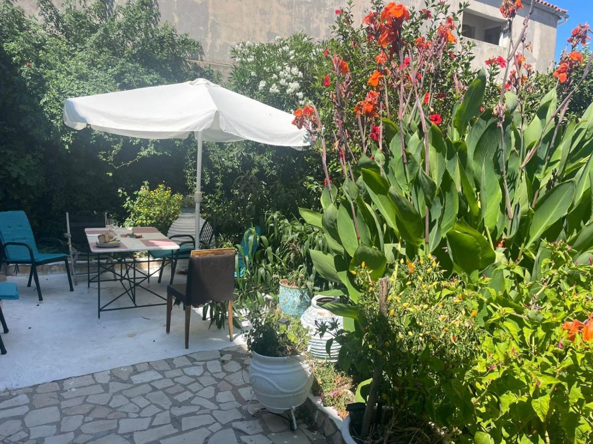 Garden Home جايوس الغرفة الصورة